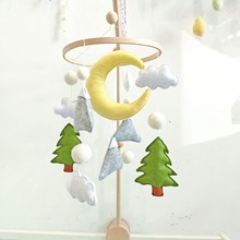 亚马逊热销婴幼儿安抚玩具宝宝床铃布制山脉云朵月亮房间装饰挂件