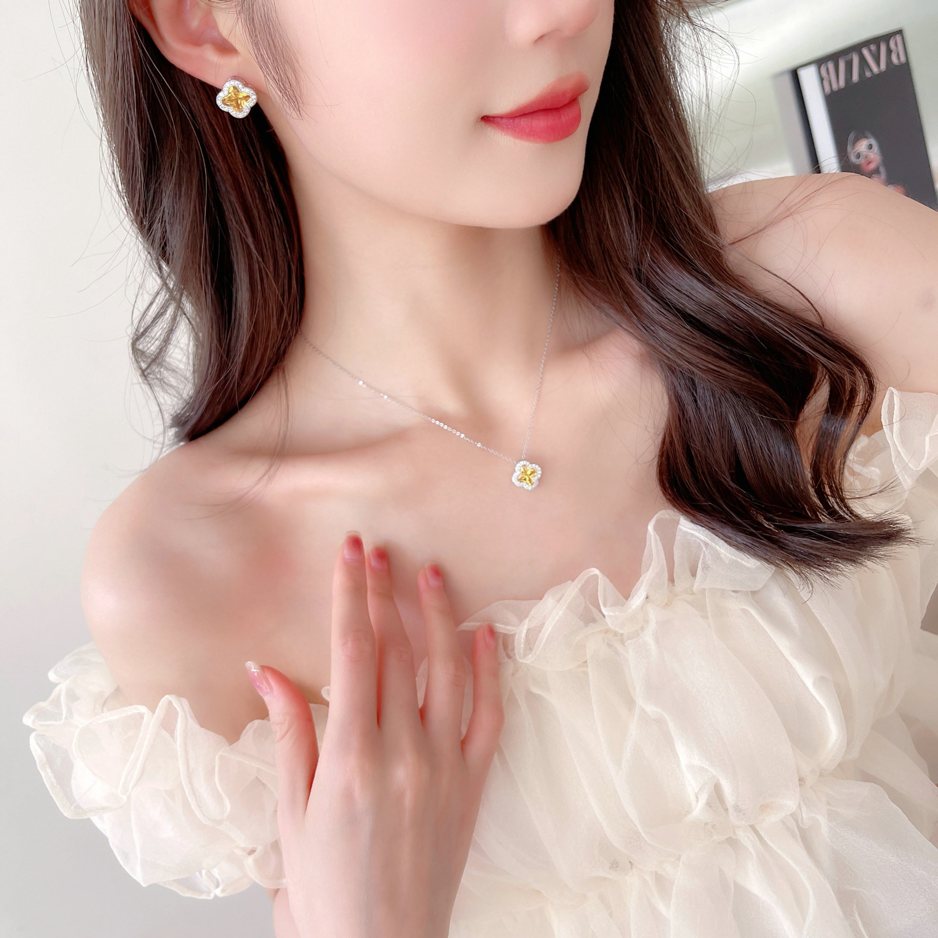 Korean Fashion Earrings Light Luxury Temperament Flower Stud Earrings Clover Clavicle Chain 925 Silver Pin Earrings Jewelry Set