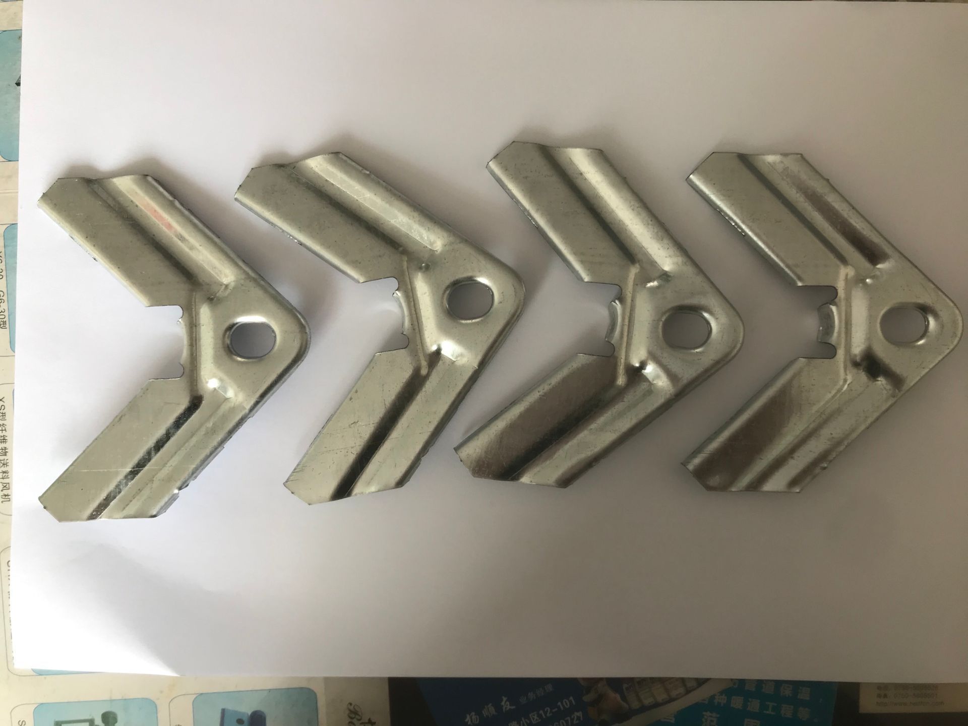 镀锌共板法兰风管角码卡码风管连接件勾码通风管道配件厂家