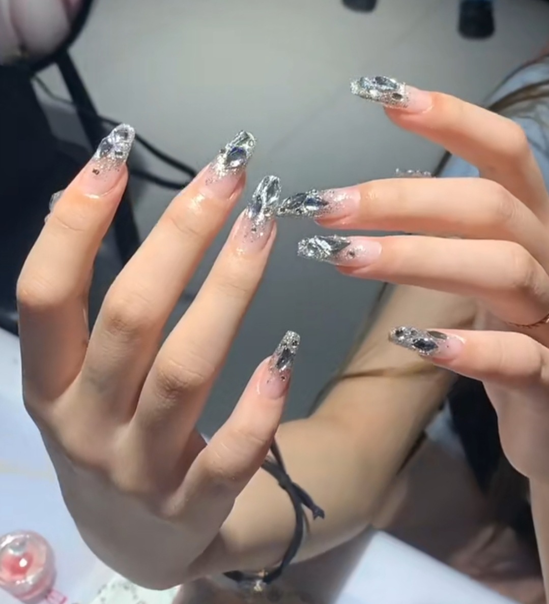 银色显白假指甲贴片美甲成品短长款可反复拆卸穿戴甲纯手工光疗甲