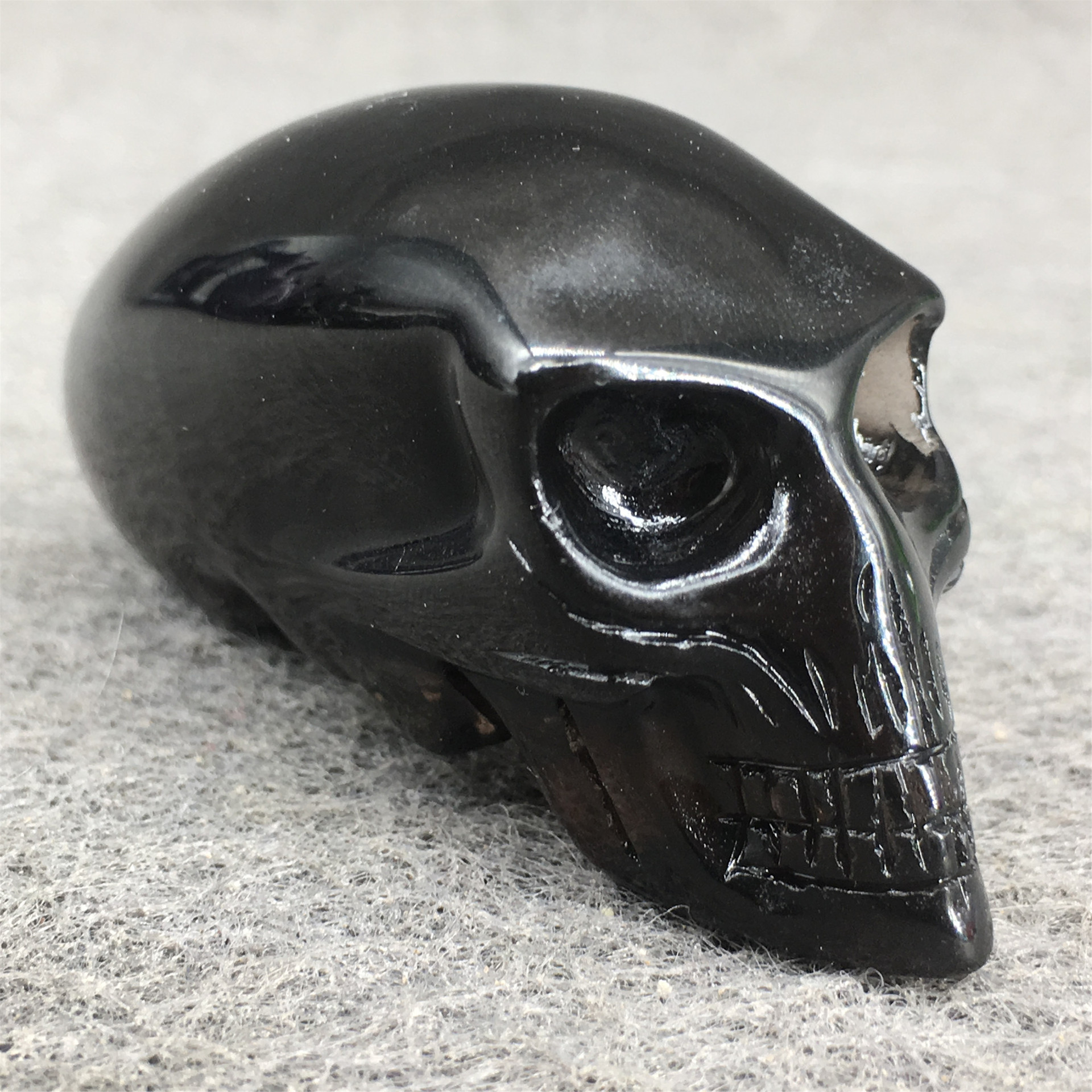 批发天然水晶雕刻冰曜石外星人头骨小雕刻收藏工艺品礼物小摆件