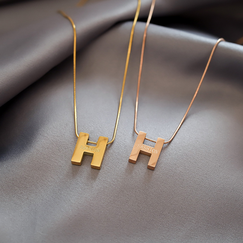 h两个色字母钛钢项链