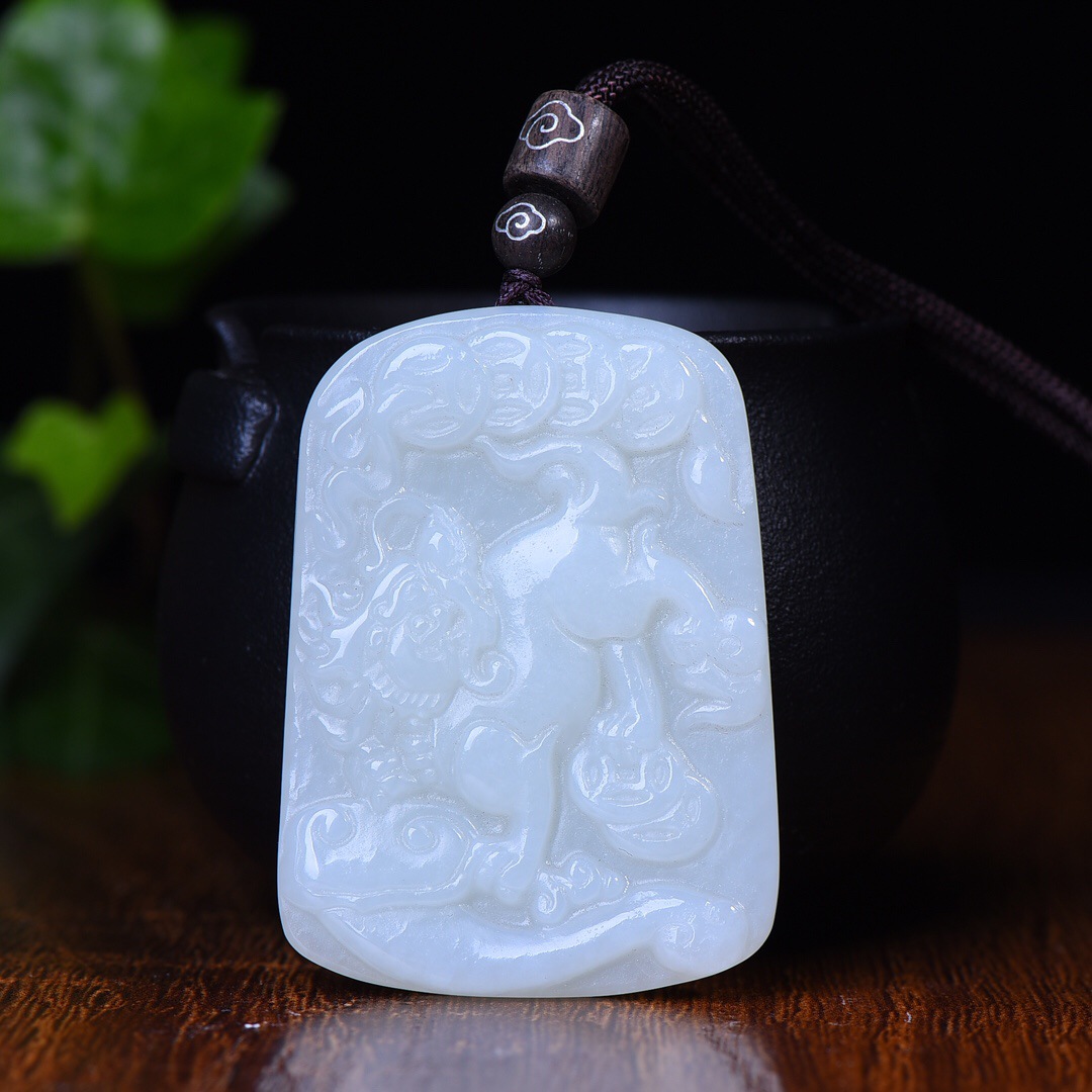 新疆和田玉如意麒麟单面玉麒麟吊坠男女款白色百搭挂件玉牌子玉佩