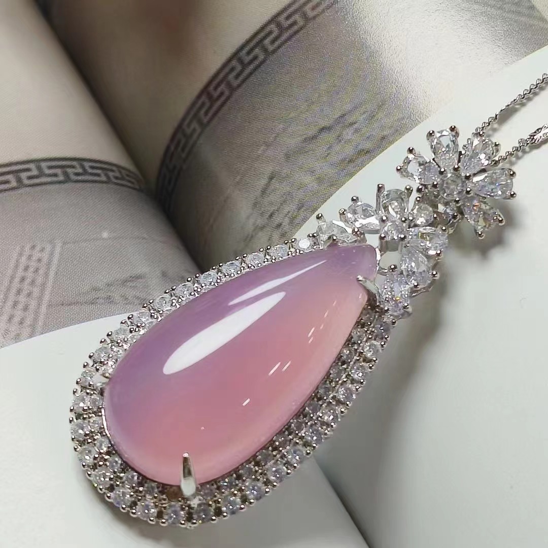 天然冰种粉色玉髓吊坠正品镶嵌水滴挂件男女玉石无事牌项链锁骨链