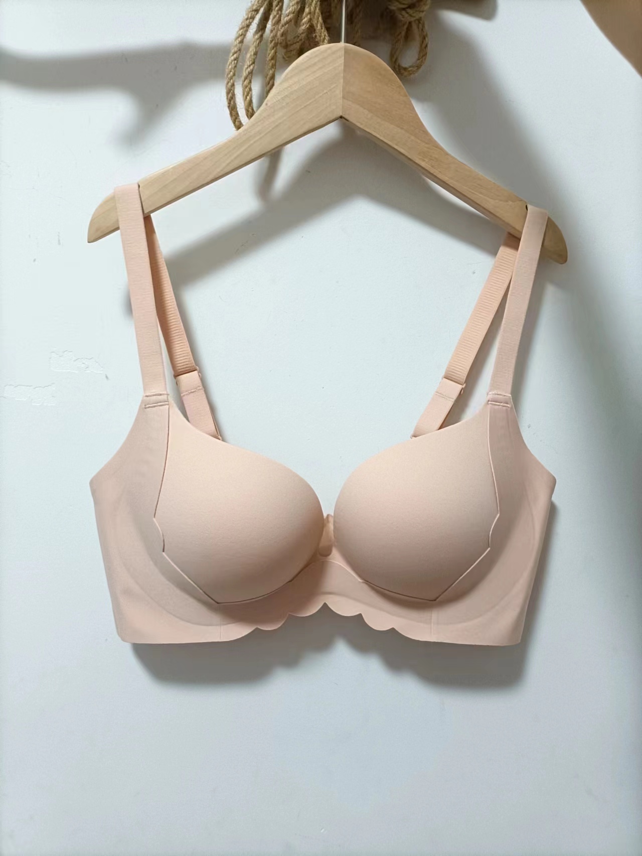 漫画胸小胸显大聚拢无痕调整型内衣上托收副乳防下垂平胸用文胸女