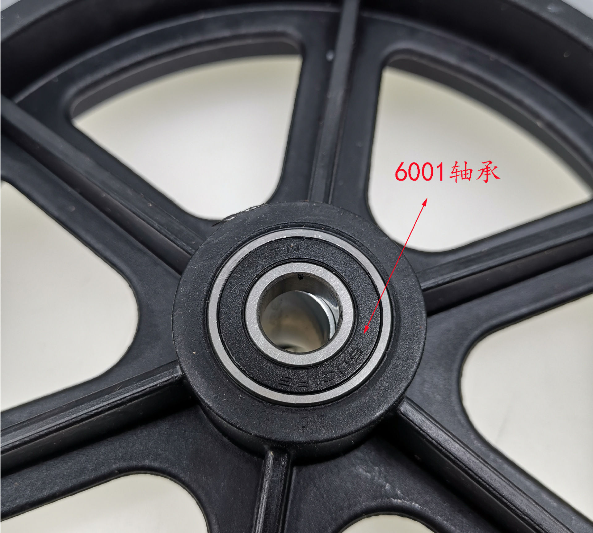 10寸手动轮椅塑芯聚氨酯前轮6001轴承孔12m残疾车轮免充气10x2