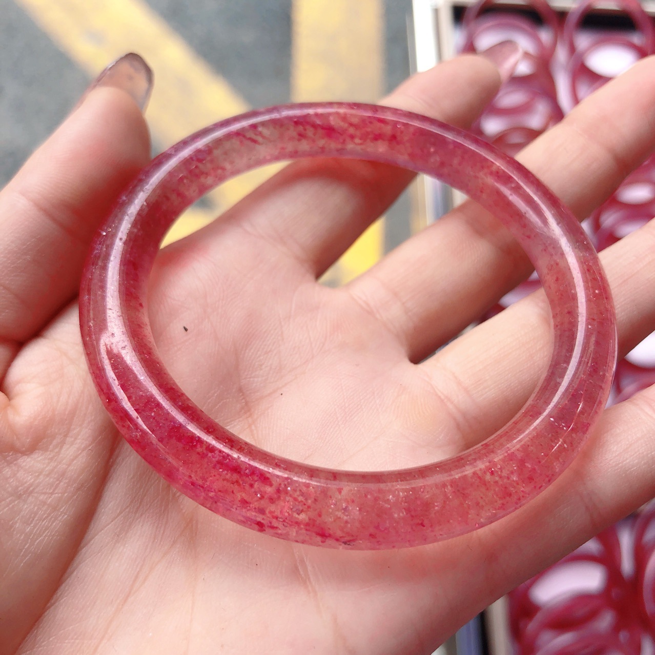 水晶手镯天然水晶手镯女冰种鸽血红草莓水晶手镯细天然草莓晶手镯