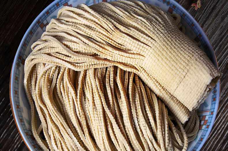 高碑店豆腐丝河北特产正宗五香鲜黑豆手工批发真空塑封包装豆制品