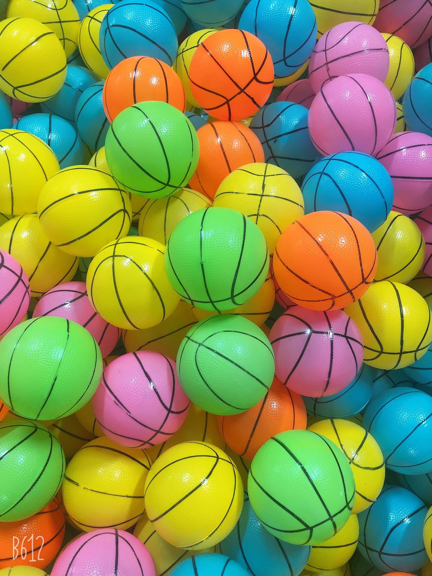 厂家玩具海洋球批发马卡龙彩色球游乐场幼儿园波波球批发