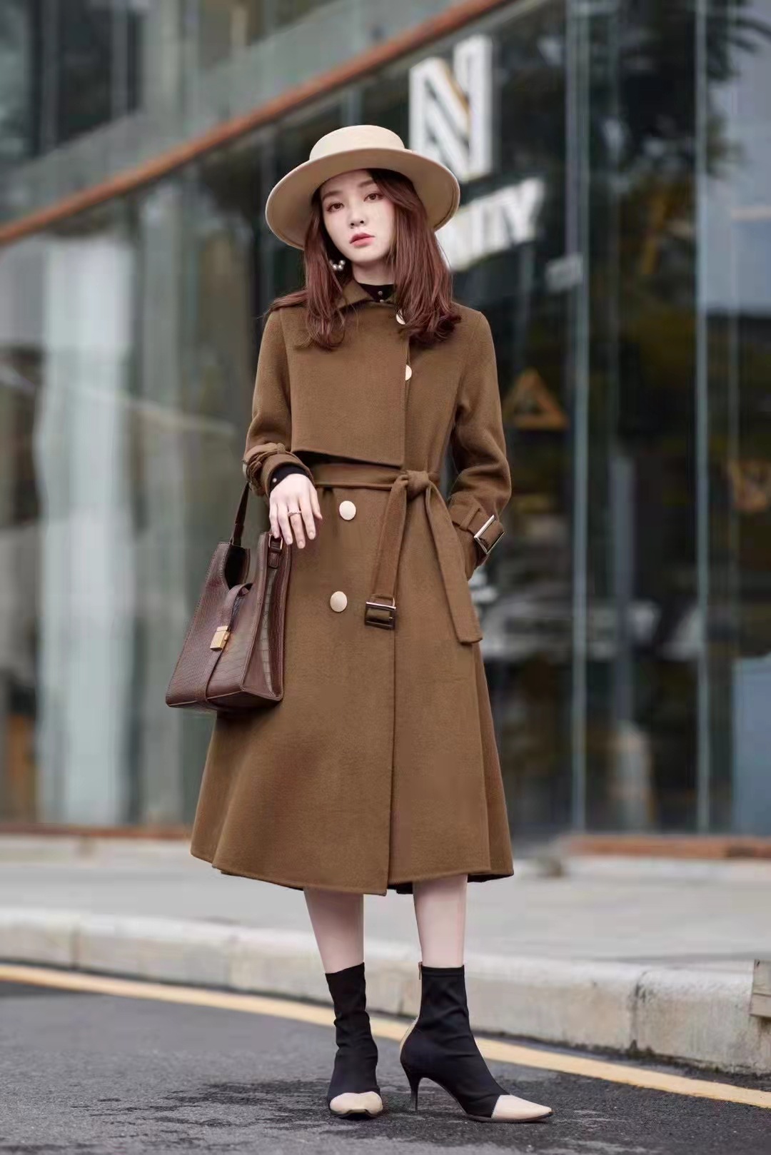 高档修身羊绒大衣图片