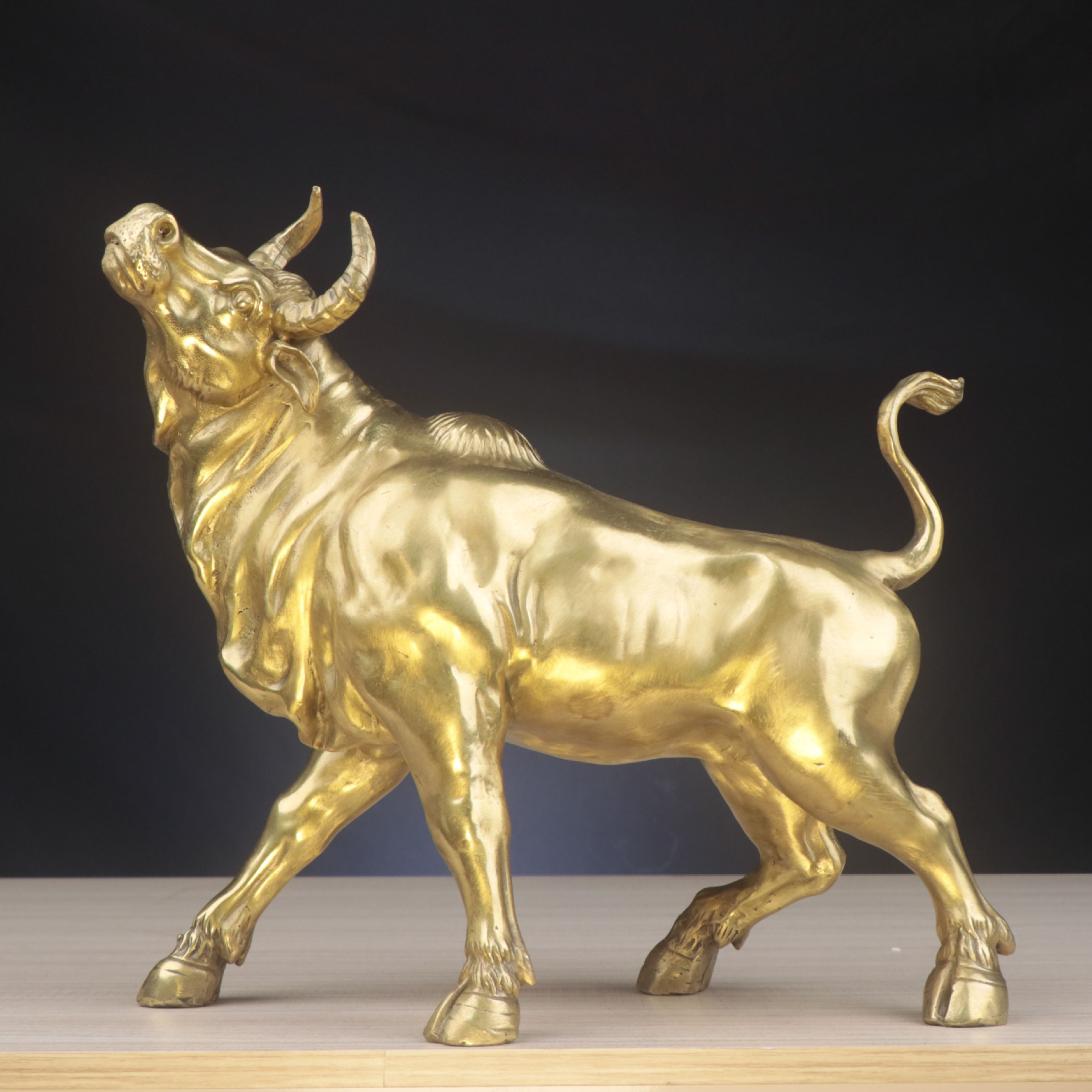 杨铜记 家居办公室铜摆件厂家批发 铜牛生肖牛 牛气冲天