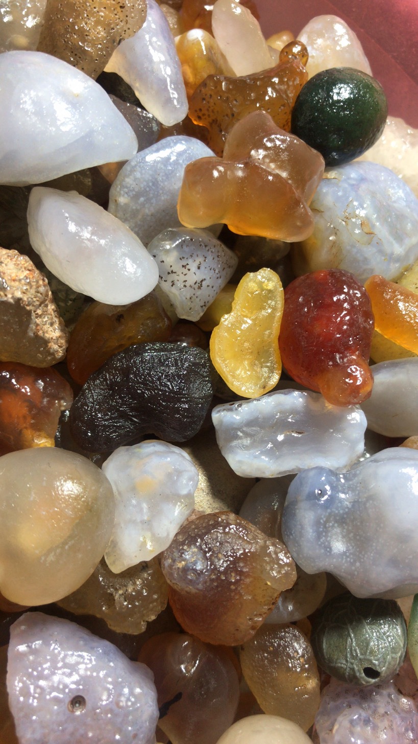 阿拉善戈壁原石玛瑙彩色鱼缸石