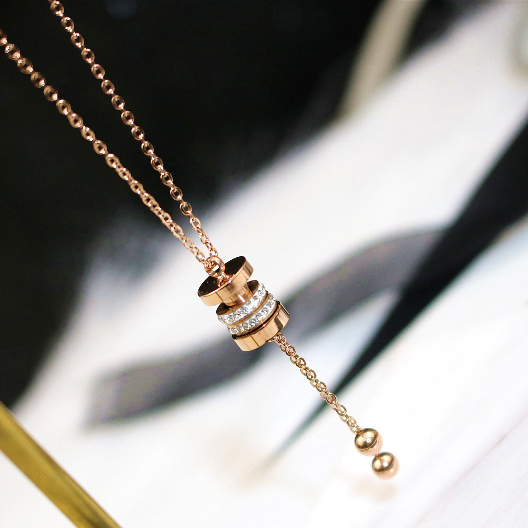 小蛮腰项链玫瑰金轻奢百搭简约锁骨流苏气质钛钢项链女吊坠配饰