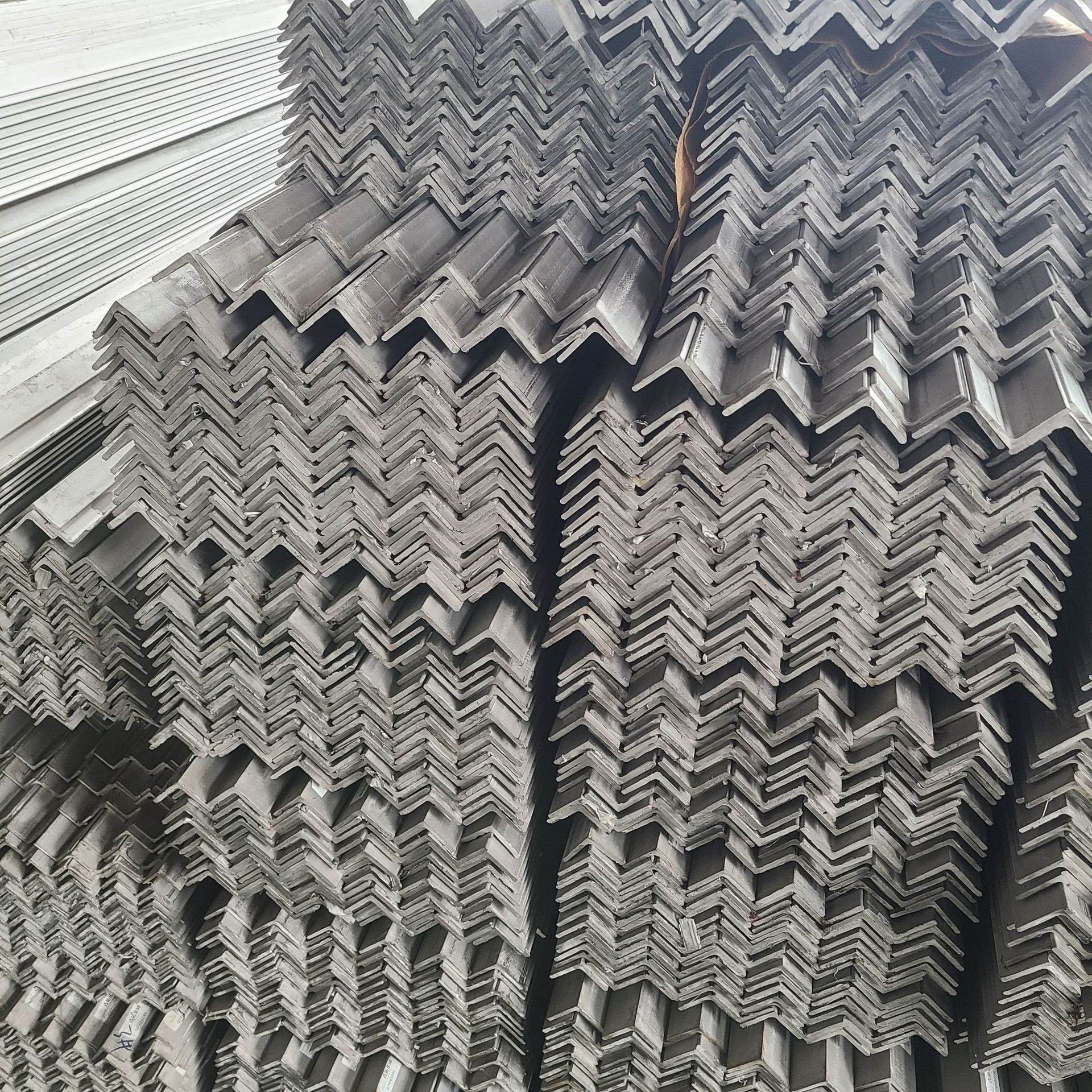 厂家供应不锈钢角钢201不锈钢角钢304不锈钢角钢打孔焊接加工支架