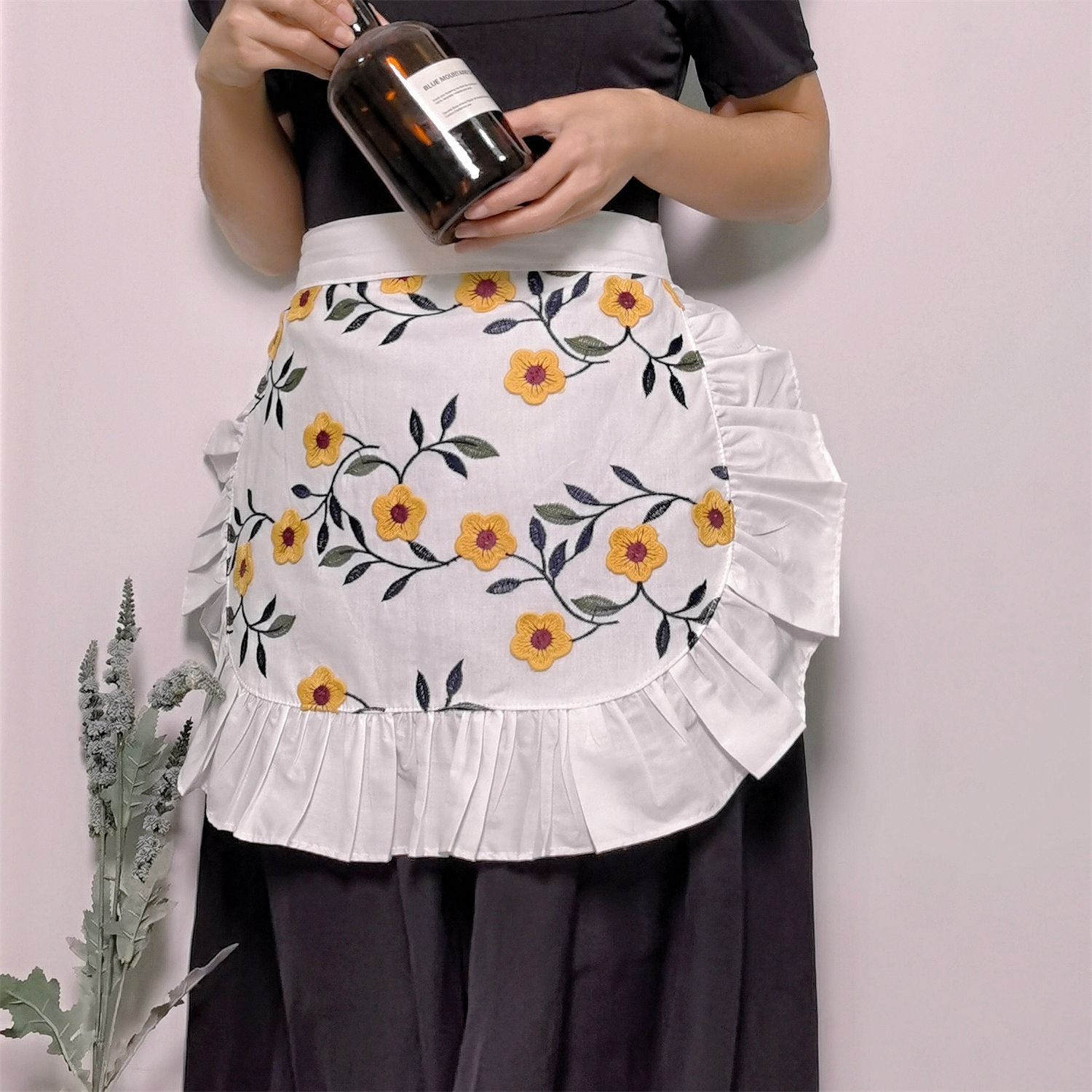 外贸批发刺绣全棉半身围裙女厨房清新田园风纯棉半截围腰绣花无袖