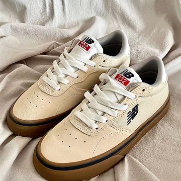 新佰伦耐尅斐乐万鞋服商行2年福建省 莆田市全部商品进入店铺联系卖家