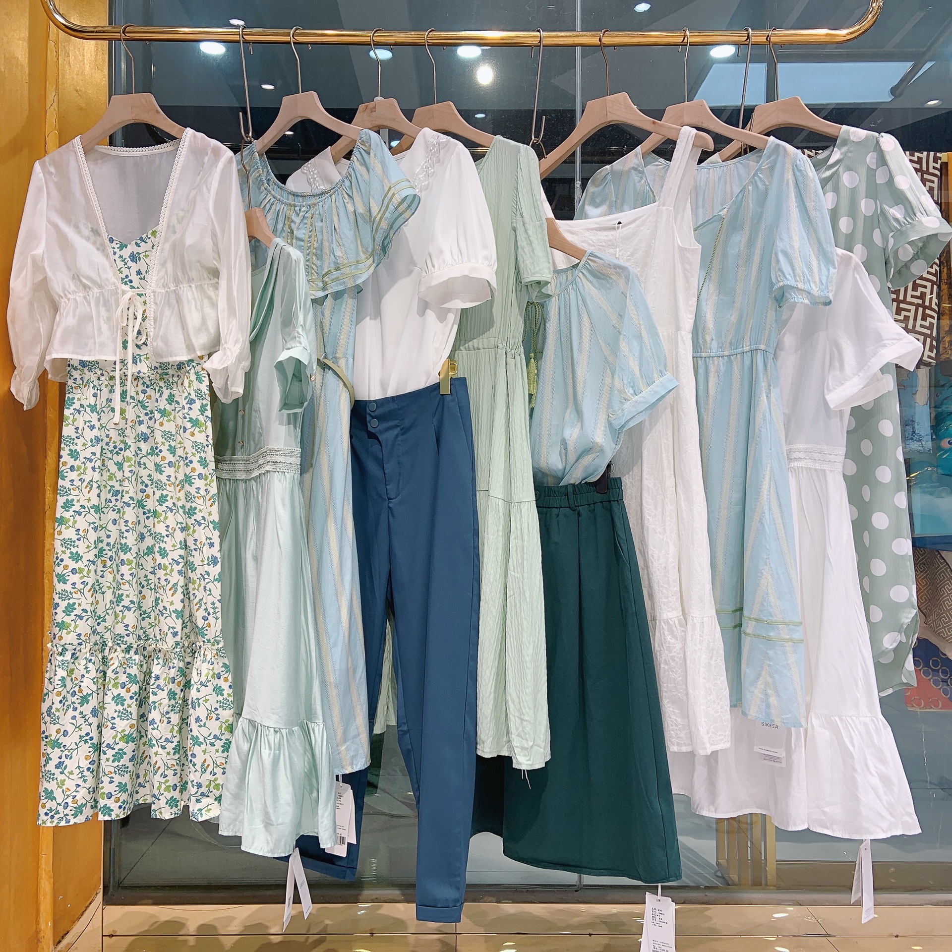 7成交315件乐町品牌折扣女装棉麻t恤专柜撤柜尾货清仓走份批发实体