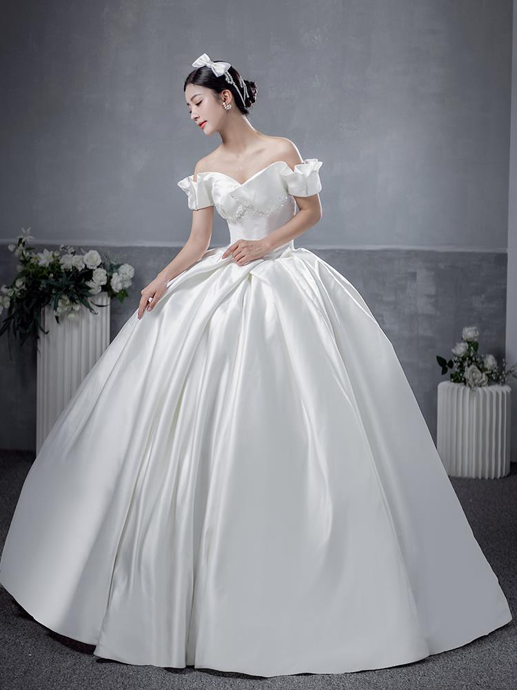 婚纱高级主纱2021新款新娘小个子质感大拖尾结婚出门轻纱缎面法式韩版