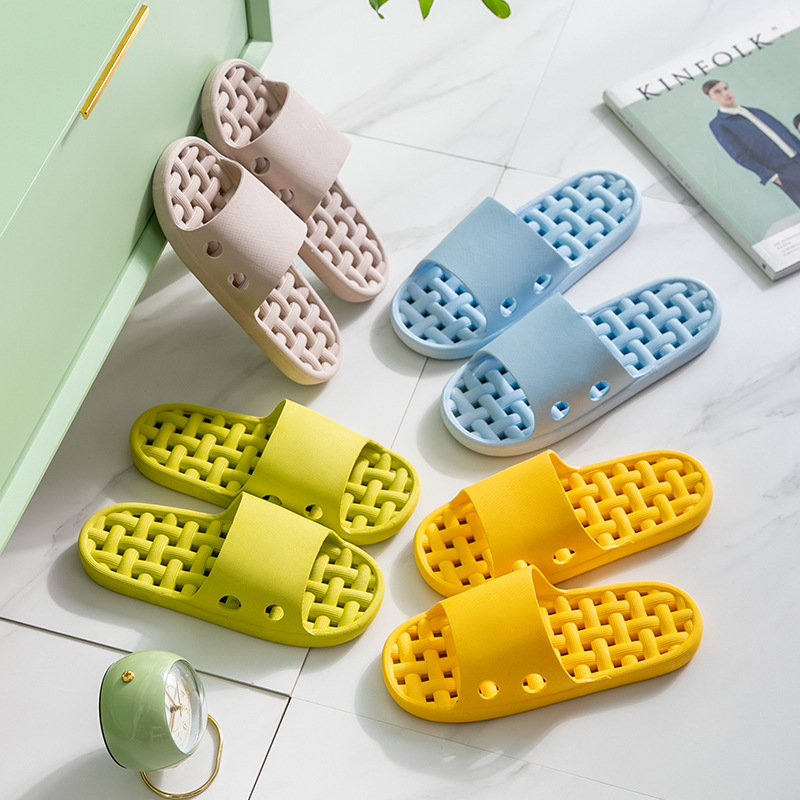 2023 New Indoor Hollow Leaking Slippers Home Fashion Soft Bottom Plastic Hotel Bathroom Couple Slippers