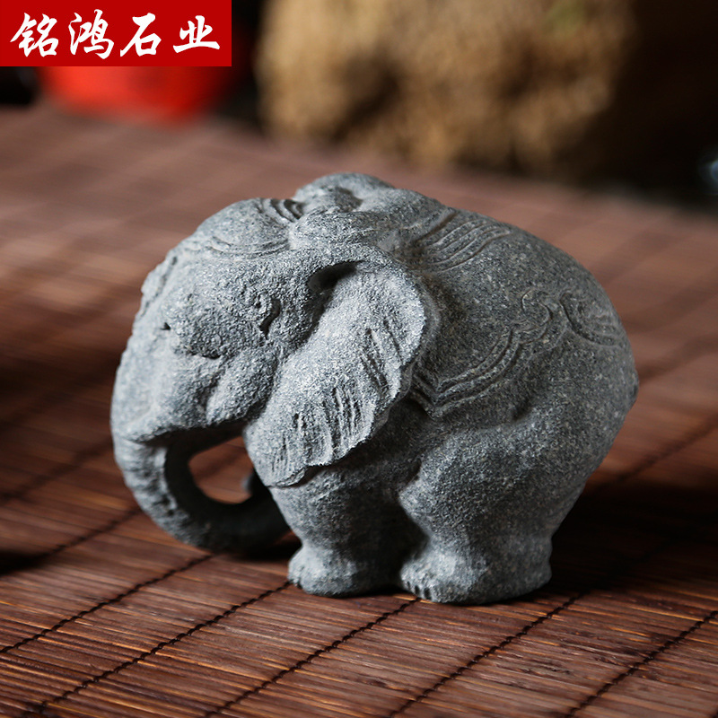 现货石雕小型动物摆件 乌金石小只大象 茶宠大象办公家居摆件