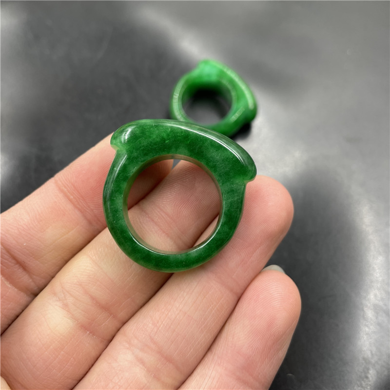 玛瑙巷 干青阳绿色翠玉马鞍戒指 男款玉指环 戒圈
