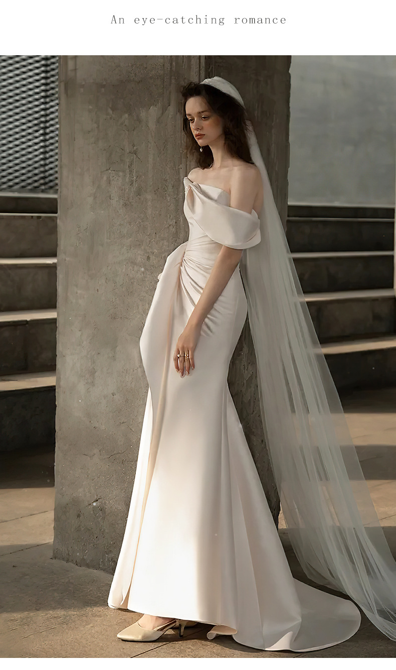 喜工坊缎面轻婚纱 2022简约法式小众新娘拖尾订婚迎宾一字肩婚纱