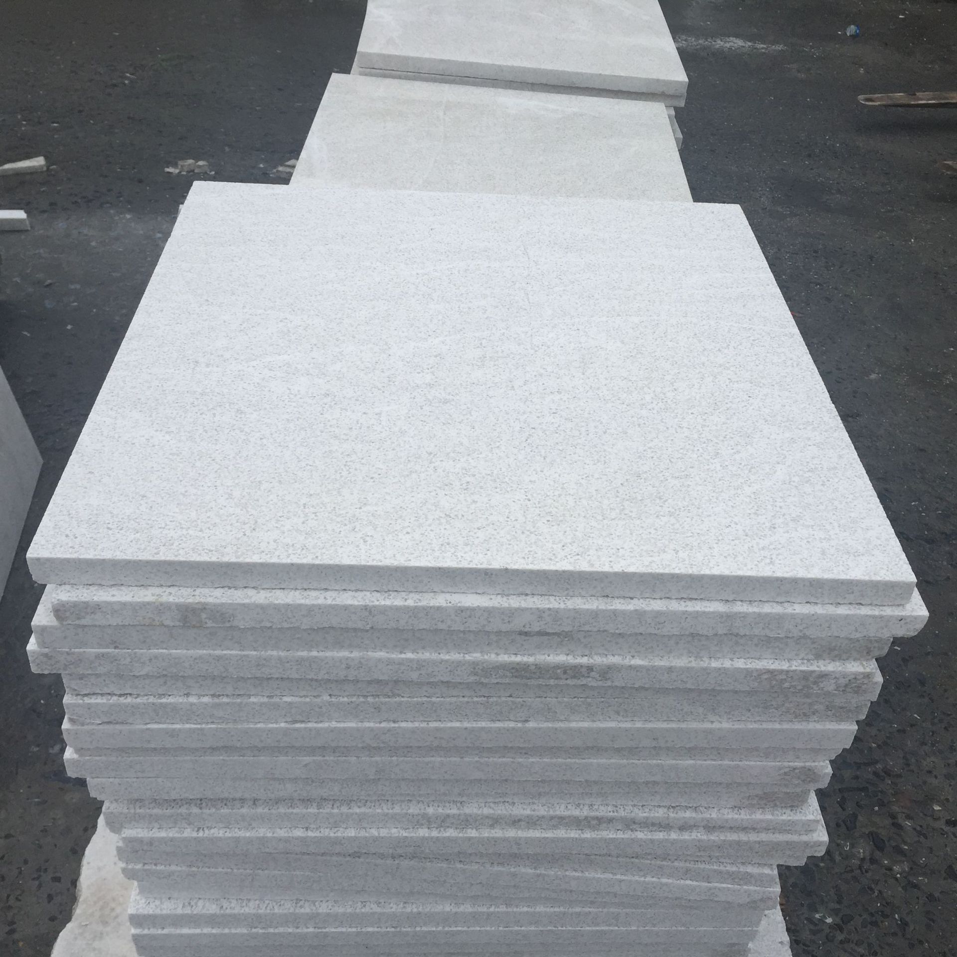 路沿石 路缘石 珍珠白天然花岗岩石材 路牙石 侧平石1000:250:100