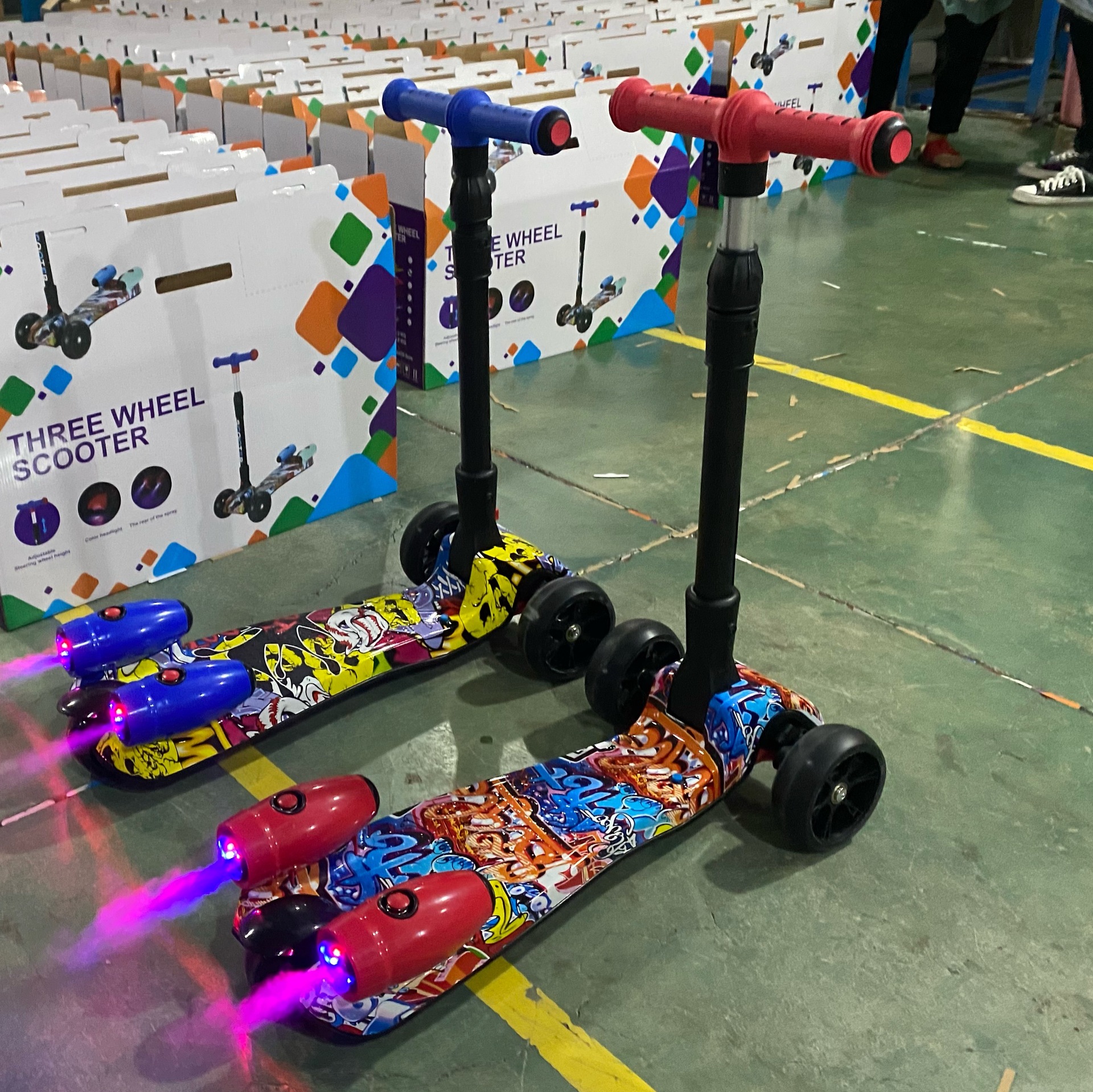 en71 2022新款畅销外贸出口儿童三轮喷雾喷气滑板车漂移车scooter