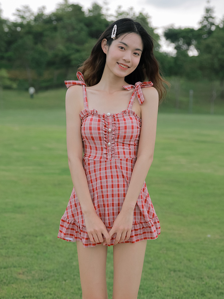 韩国ins风泳衣女格子吊带漏肩少女感可爱显瘦遮肚温泉度假游泳装