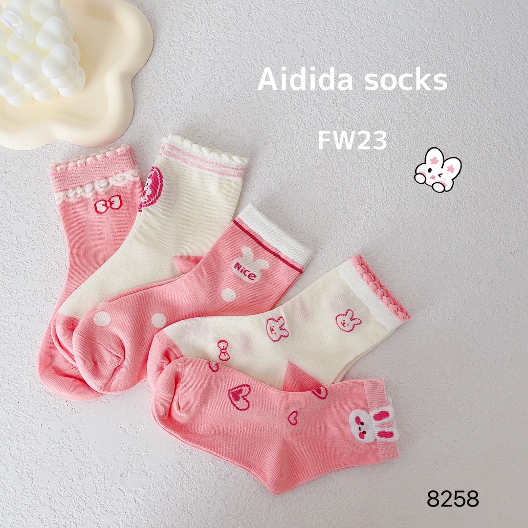 爱嘀嗒儿童袜子精梳棉透气吸汗粉色小兔女童学生校园袜子秋冬新款