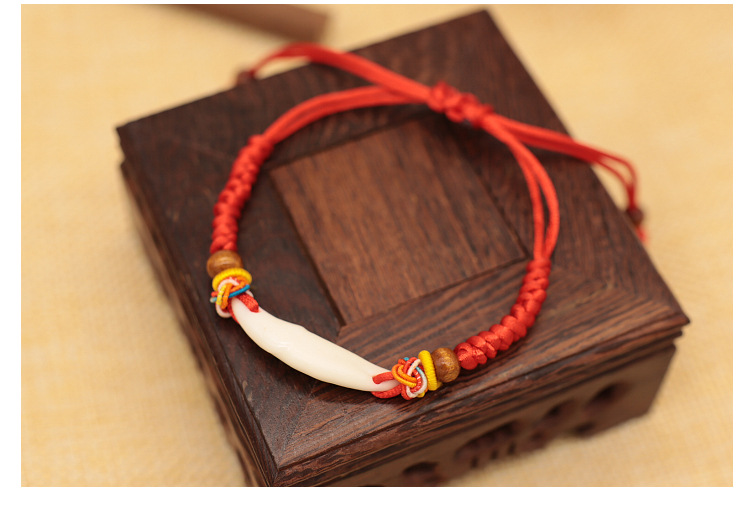 婴儿宝宝狗牙手链防惊吓金刚结编织绳儿童铃铛桃篮猪惊骨红绳手链