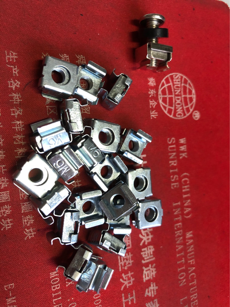 卡式螺母 机柜螺丝 吊环 螺丝吊环 卡扣 自攻螺丝 尼龙垫片-阿里巴巴