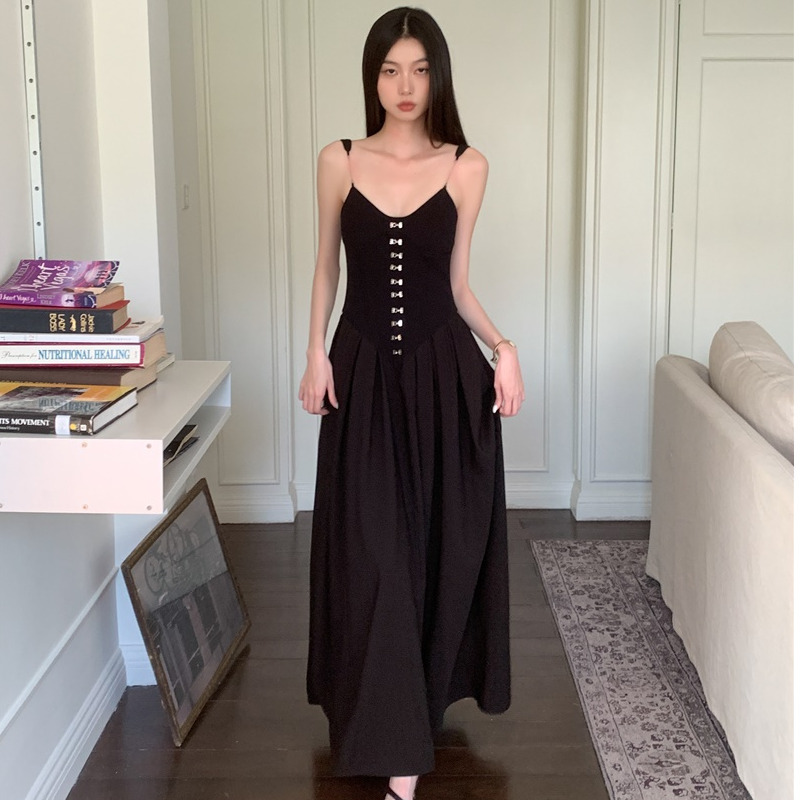 实拍2024夏季新气场主义黑色收腰连衣裙高腰v领无袖露背吊带裙x