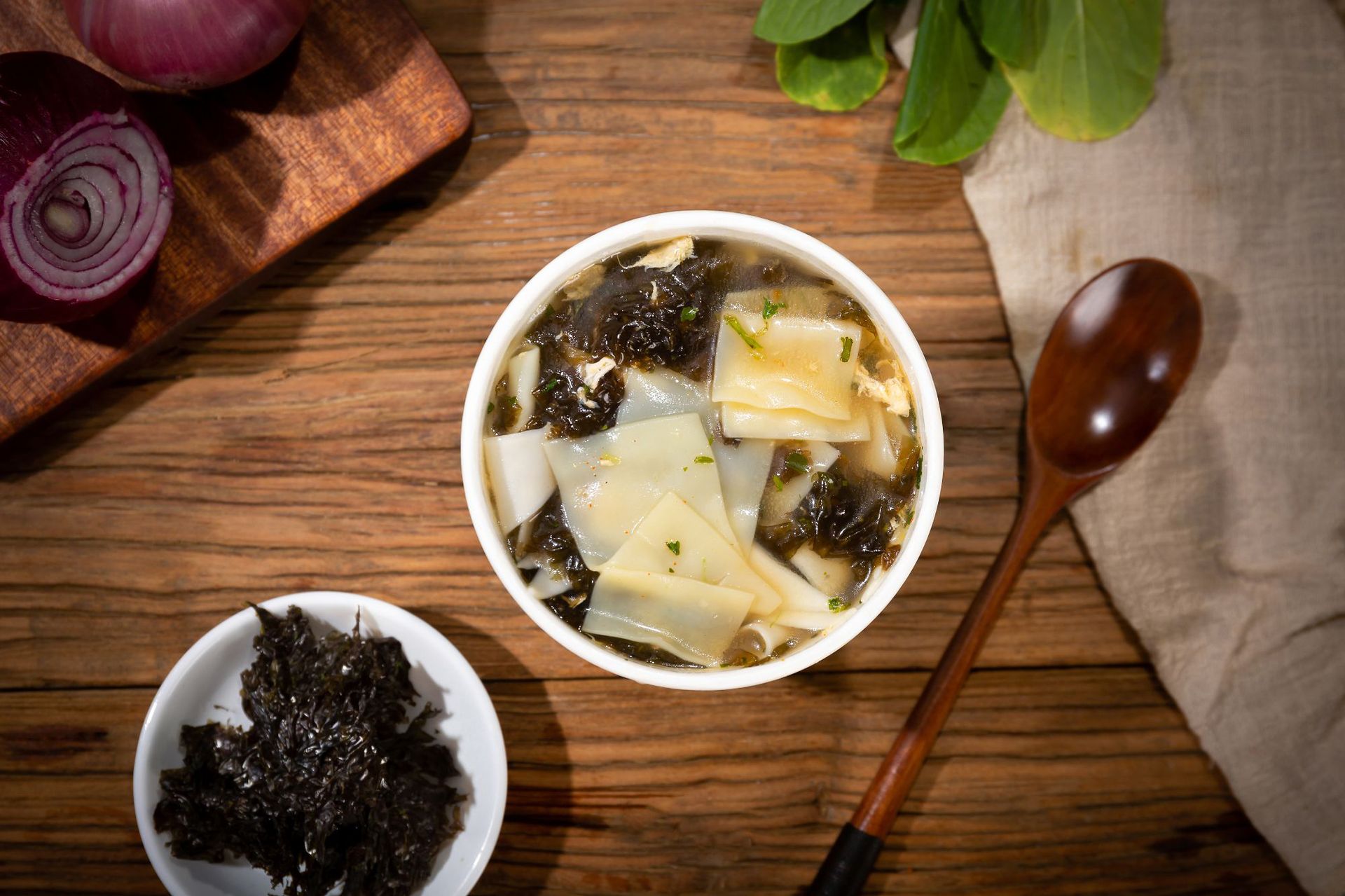 酸汤面叶藤椒面片方便面非油炸桶装整箱夜宵速食早餐面