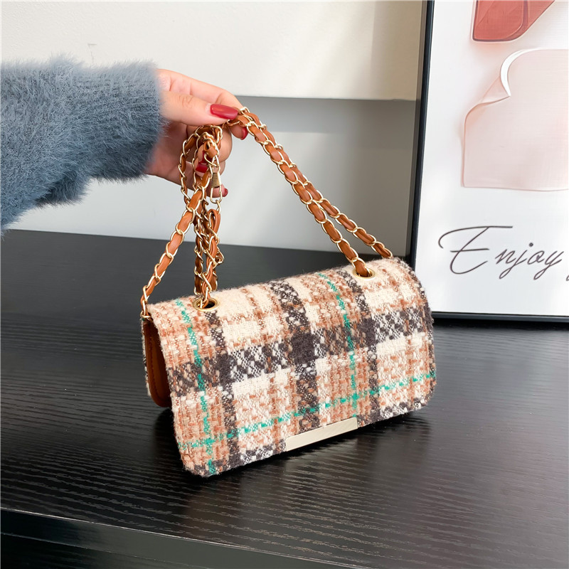 Women's Bag 2022 Autumn and Winter New Fashion Retro Woolen Plaid Chain Small Square Bag Women's One Shoulder Messenger Bag