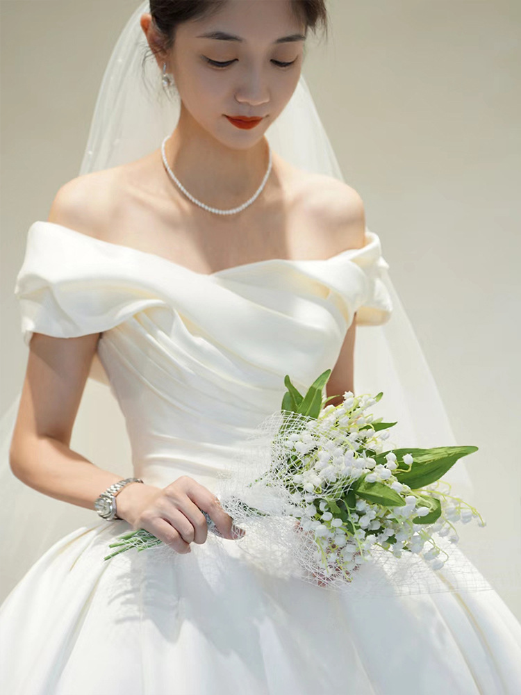 主婚纱礼服新娘2024新款质感一字肩缎面大拖尾显瘦齐地春夏季