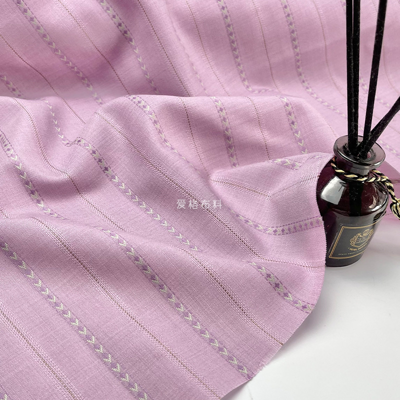 垂坠有型 淡紫粉线条提花精纺羊毛面料西装裤子旗袍春秋服装布料