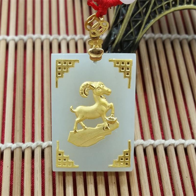 金镶玉黄金牛吊坠十二生肖和田玉男女足金项链方牌属相本命年礼物