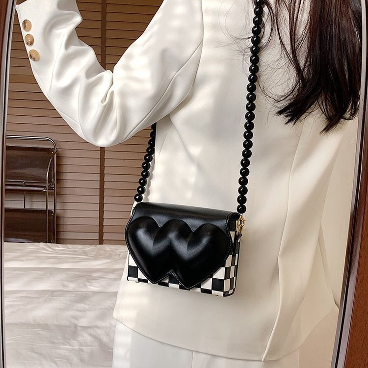 French Style Design Small Bag Black Pearl Chain New Women's Bag Chessboard Plaid Messenger Bag Online Sensation Heart Box Bag