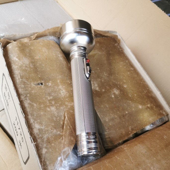 铁皮手电筒电池灯泡子怀旧黄光护眼三节收藏射程200米老式-阿里巴巴