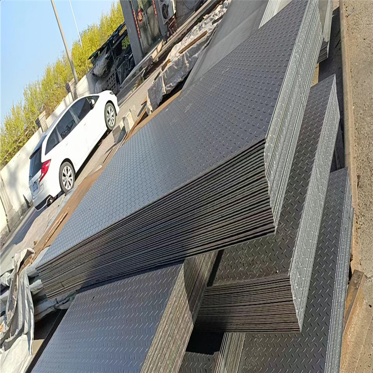 创特厂家销售镀锌花纹钢板 热轧防滑花纹板 人字板 切割 打孔