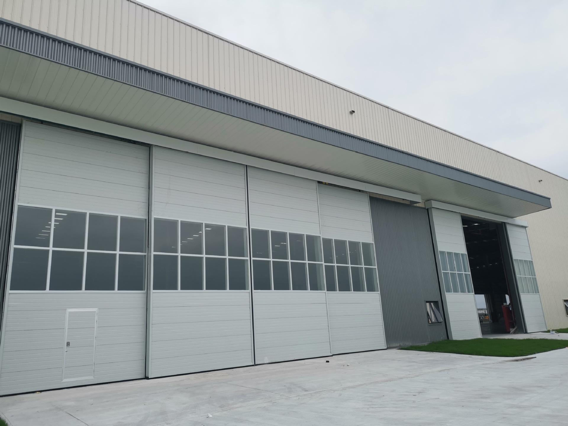 工业平开门飞机库电动大门 机库造船厂平移门 车间厂房电动机库门