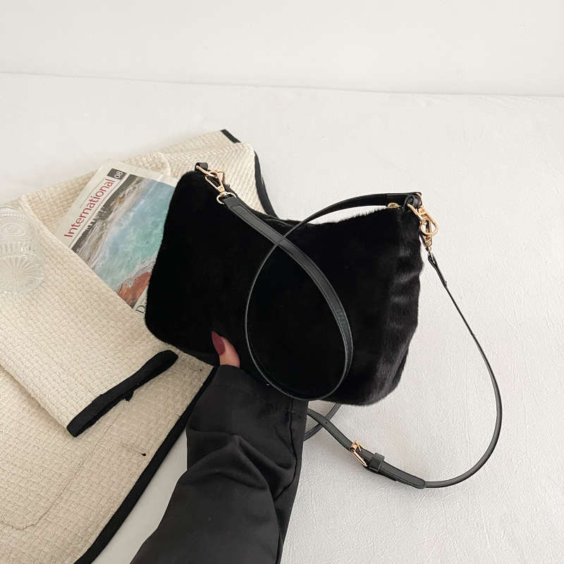 2021 New Autumn/Winter Small Bags Women's Fashion Furry Crossbody Bag Shoulder Bag Underarm Bag Western Style Portable Small Square Bag