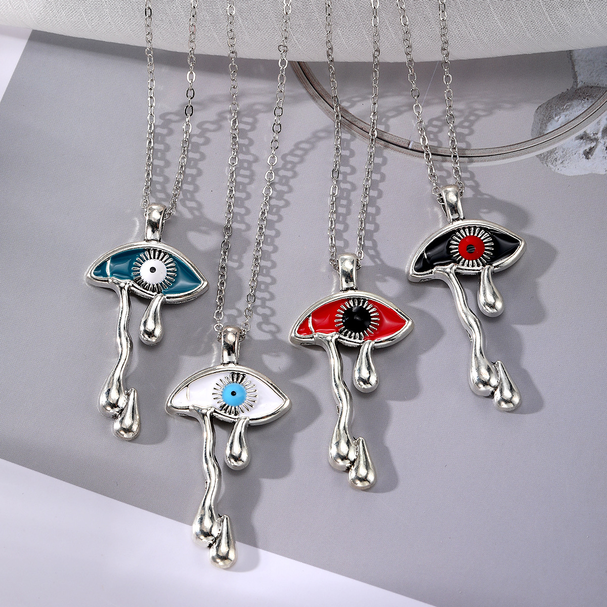 跨境新款流泪眼睛滴油项链个性合金恶魔之眼吊坠简约复古毛衣链