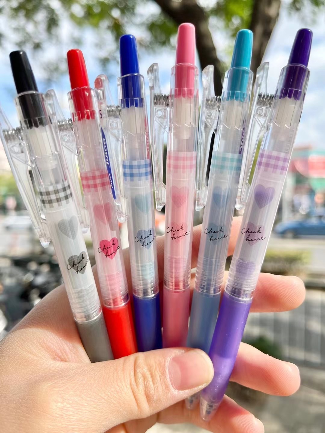 日本pilot百乐juice果汁笔爱心限定款按动中性笔彩笔黑色顺滑0.