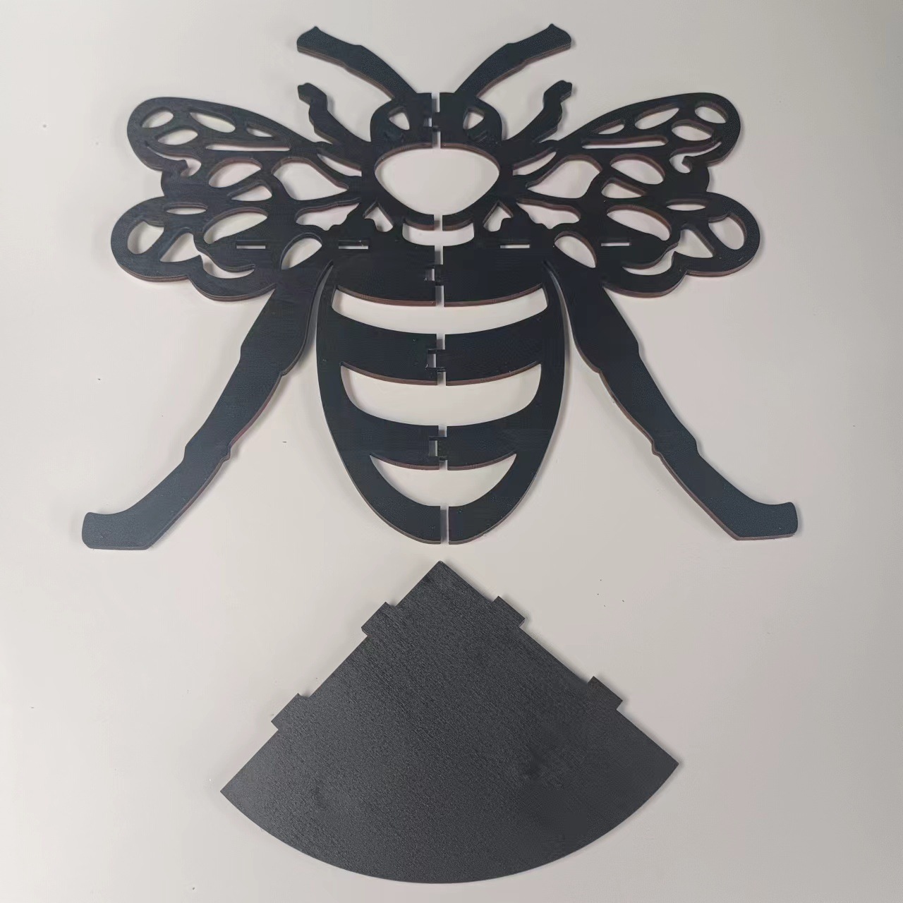 跨境专供木制创意工艺品蜜蜂木制置物架烛台墙角90°置物架批发