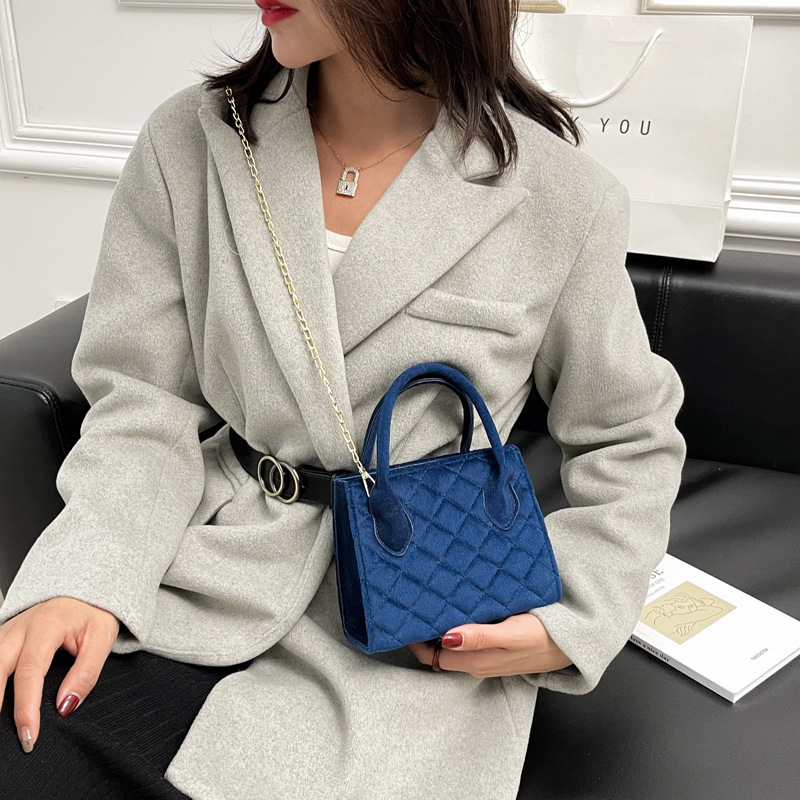 2021 Winter New Rhombus Bucket Bag Stylish Good Texture Handbag Women's Large Capacity Shoulder Messenger Bag Commuter Bag