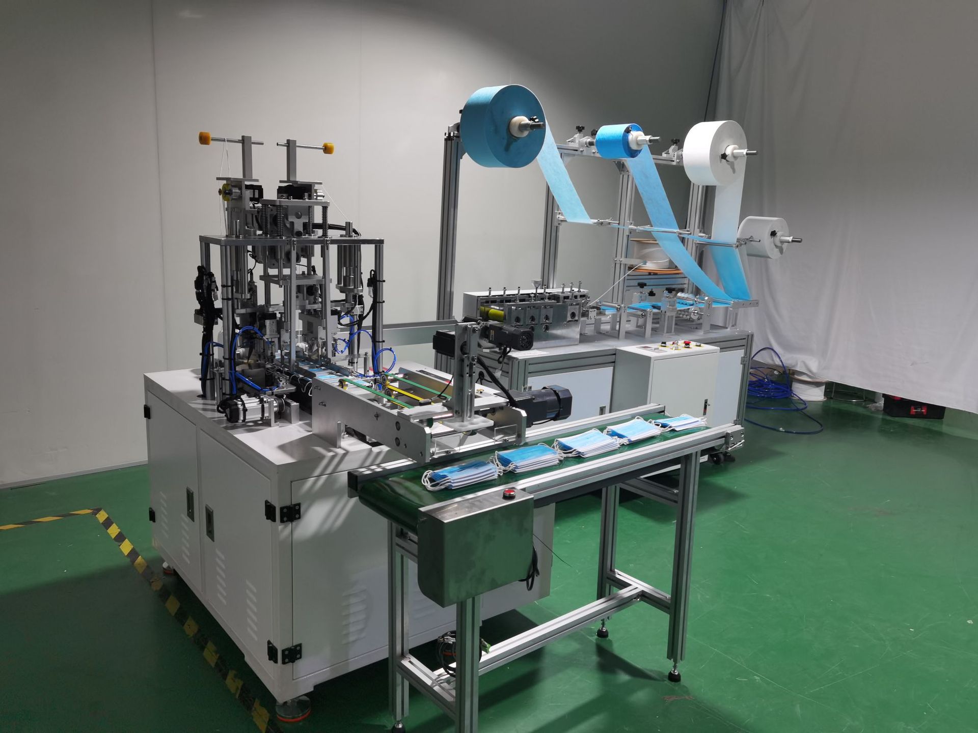 东莞厂家直供平面儿童口罩机 一次性儿童口罩机 高速一拖一口罩机