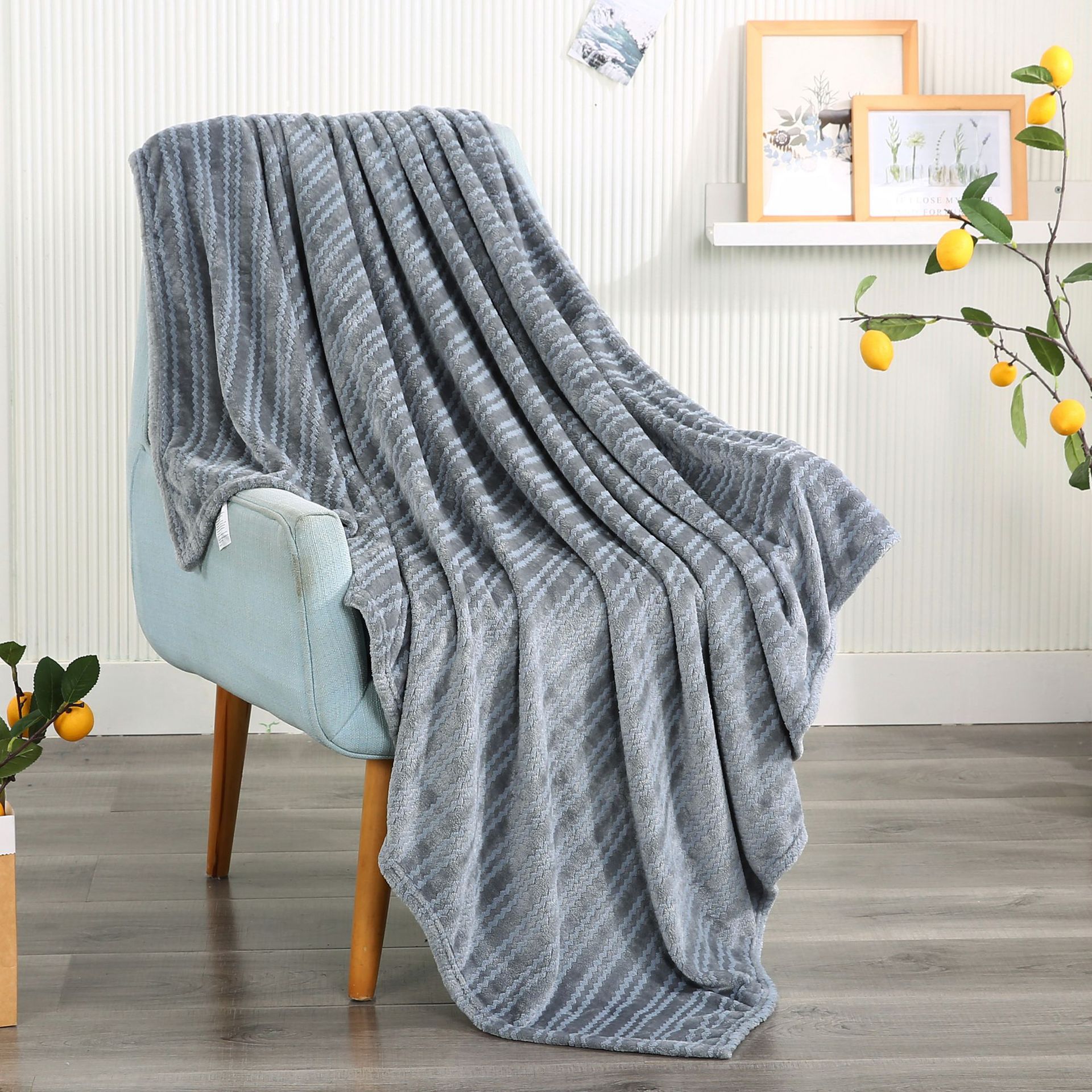 Double Color Yarn Flannel Shearing Blanket Solid Color Coral Fleece Blanket Wholesale Thickened Yoga Cover Blanket Leisure Gift Blanket