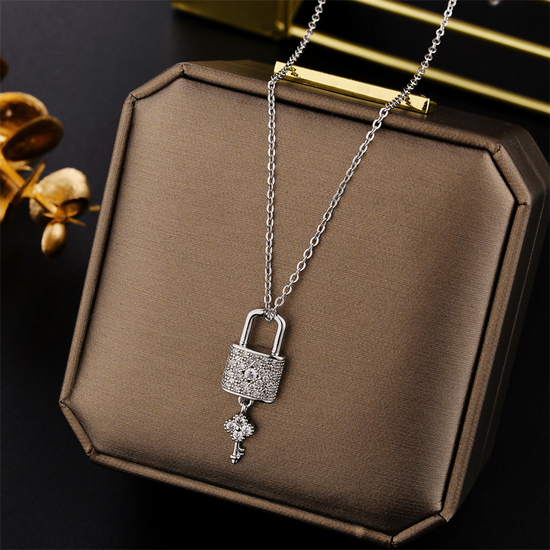 New Best-Selling Full Diamond Key Lock Necklace Fashion Titanium Steel Clavicle Chain Graceful Personality Online Influencer Jewelry Factory Direct Sales